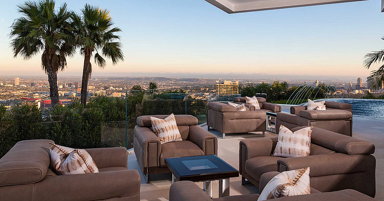 House in Beverly Hills by Ferrugio Design + Associates