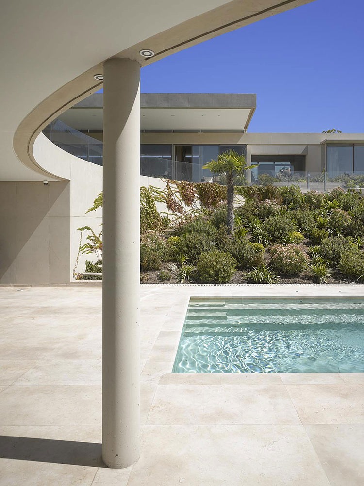 House in Vitacura by Izquierdo Lehmann