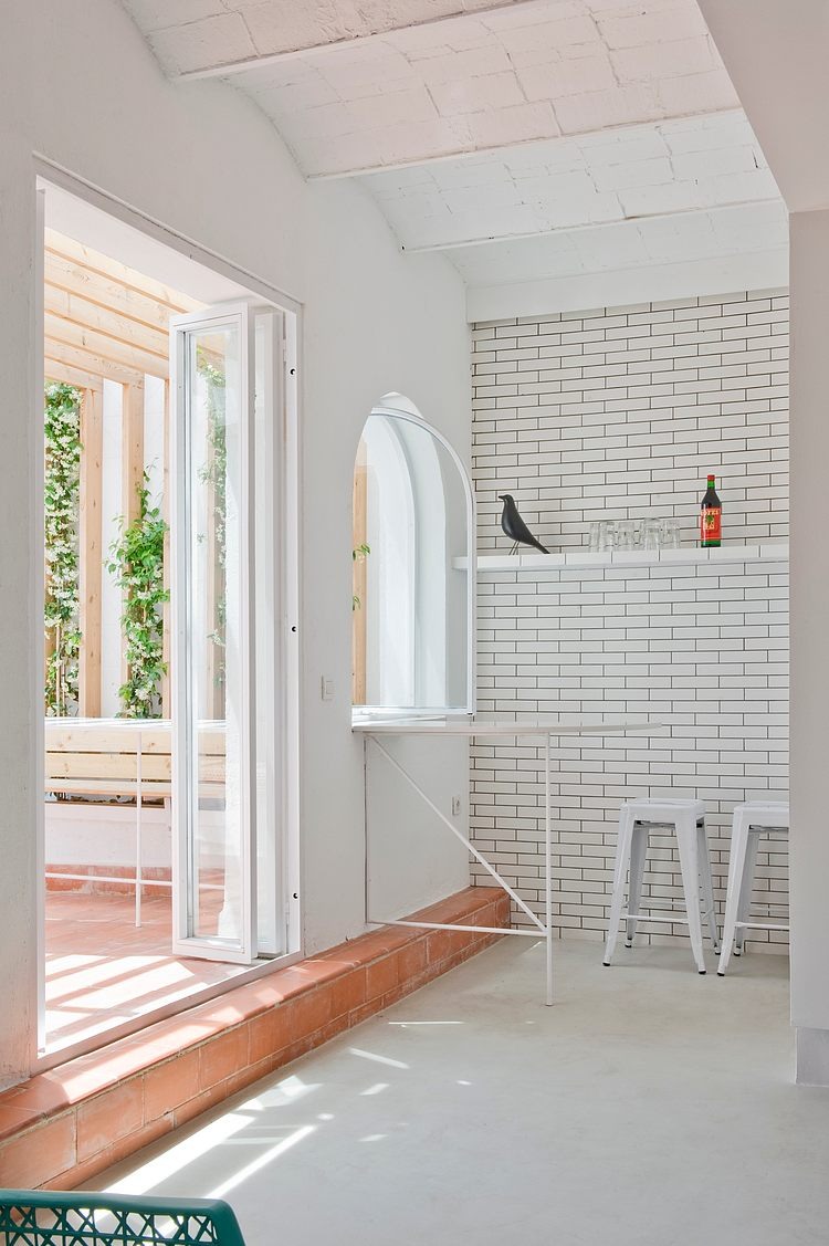Rocha Apartment by CaSA