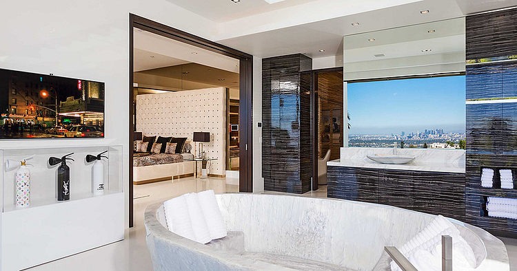 House in Beverly Hills by Ferrugio Design + Associates