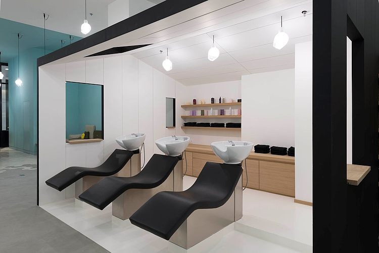 Le Coiffeur by Margaux Keller and Bertrand Guillon