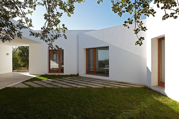 House in Ibiza by Roberto Ercilla Arquitectura