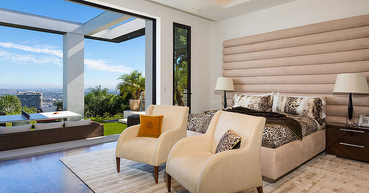 House in Beverly Hills by Ferrugio Design + Associates