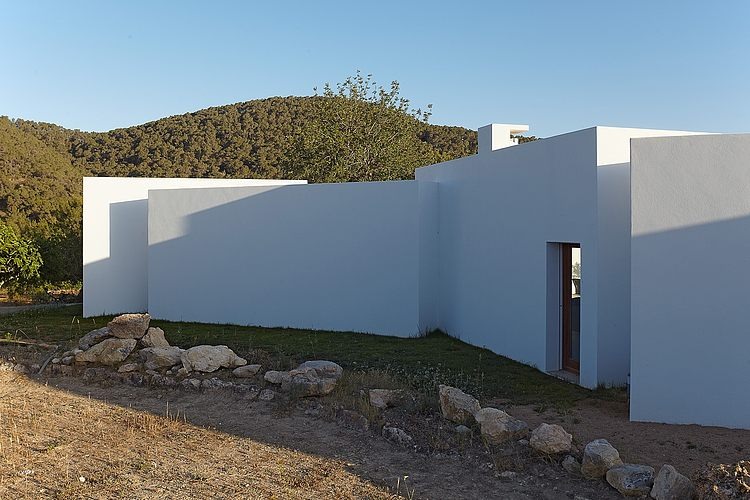House in Ibiza by Roberto Ercilla Arquitectura