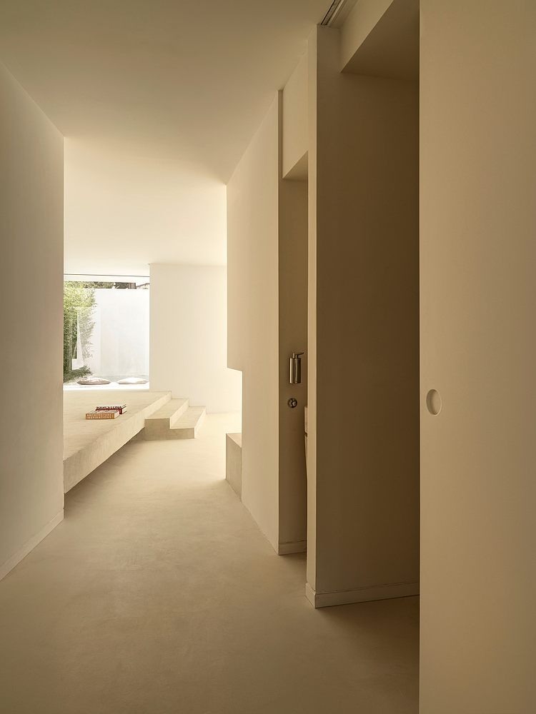 House over a Garden by Gus Wüstemann Architects