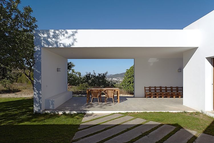 House in Ibiza by Roberto Ercilla Arquitectura