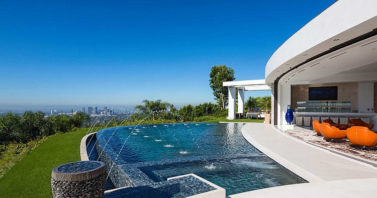 House in Beverly Hills by Ferrugio Design + Associates