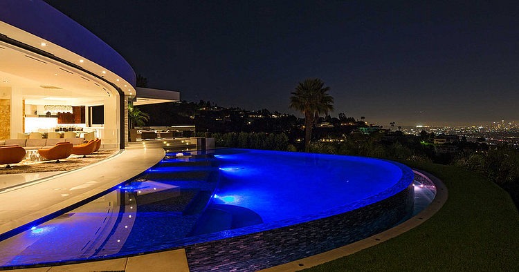 House in Beverly Hills by Ferrugio Design + Associates