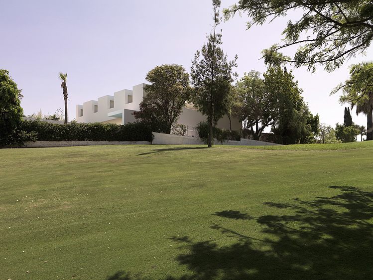 House over a Garden by Gus Wüstemann Architects