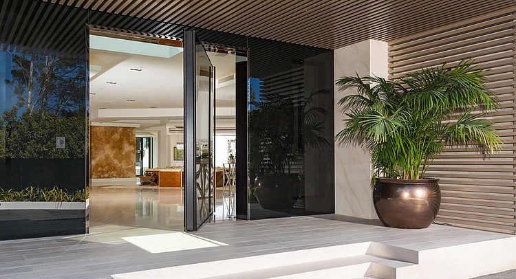 House in Beverly Hills by Ferrugio Design + Associates