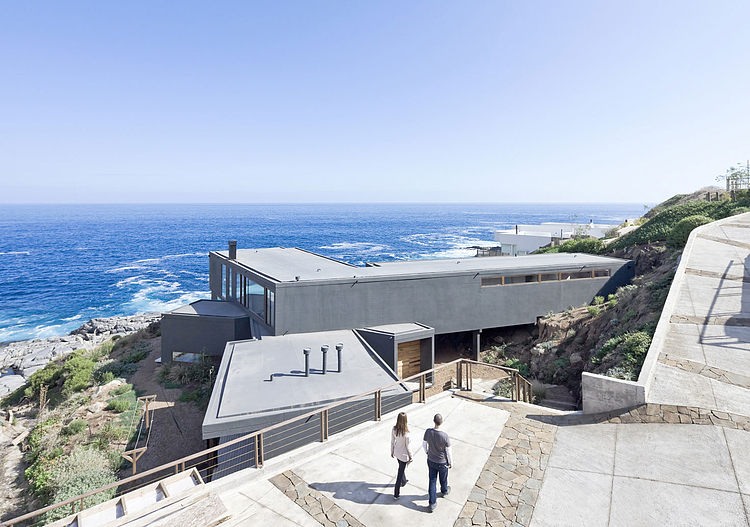 Beach House by LAND Arquitectos