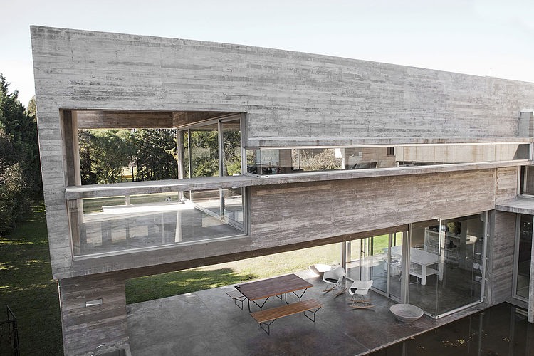 Torcuato House by BAK arquitectos