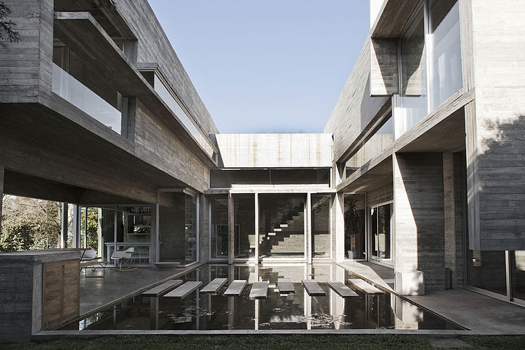 Torcuato House by BAK arquitectos