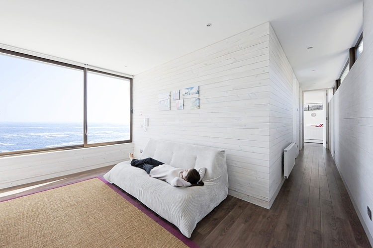 Beach House by LAND Arquitectos