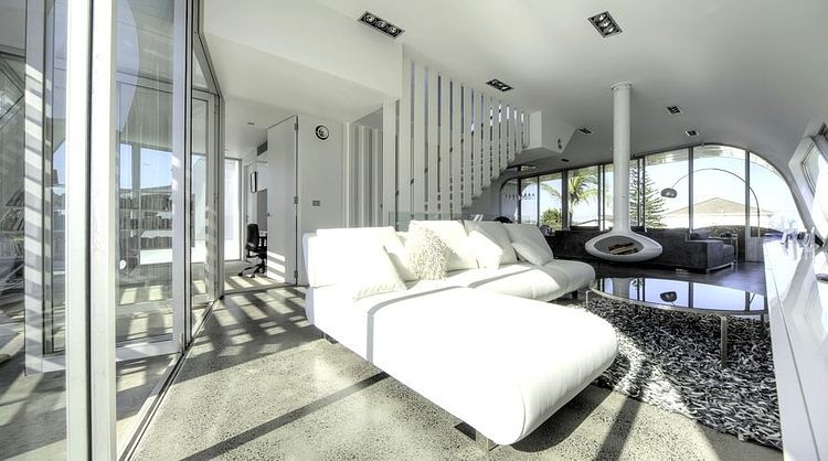 Moebius House by Tony Owen Partners