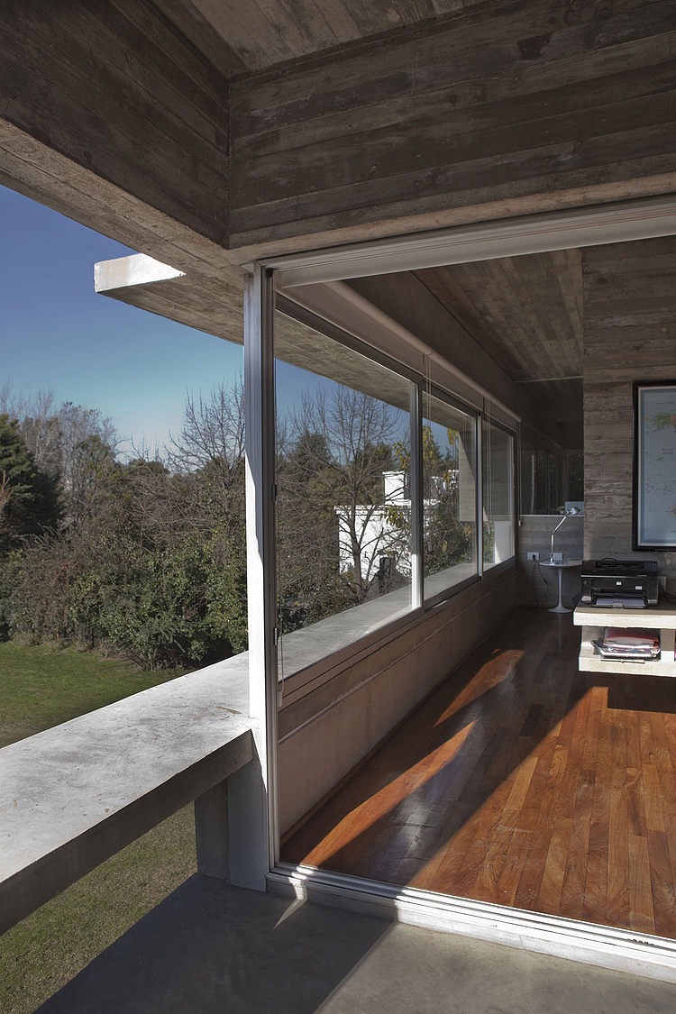 Torcuato House by BAK arquitectos