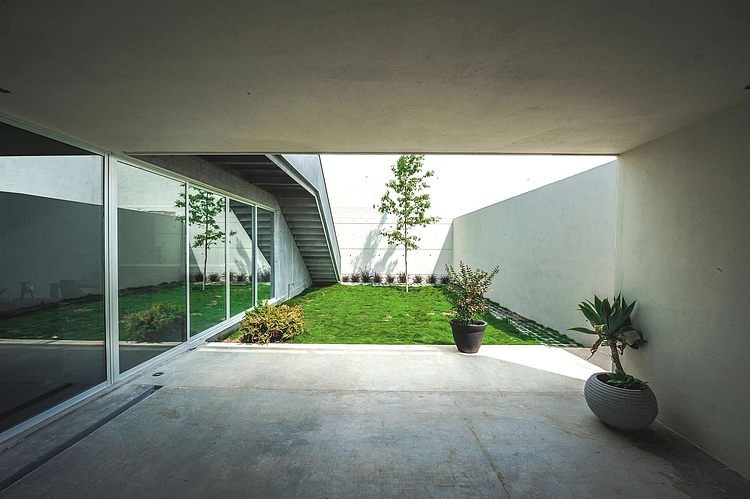 Casa IPE by P+0 Architecture