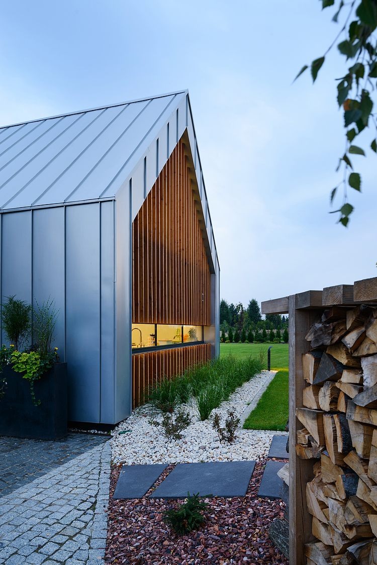 Two Barns House by RS+