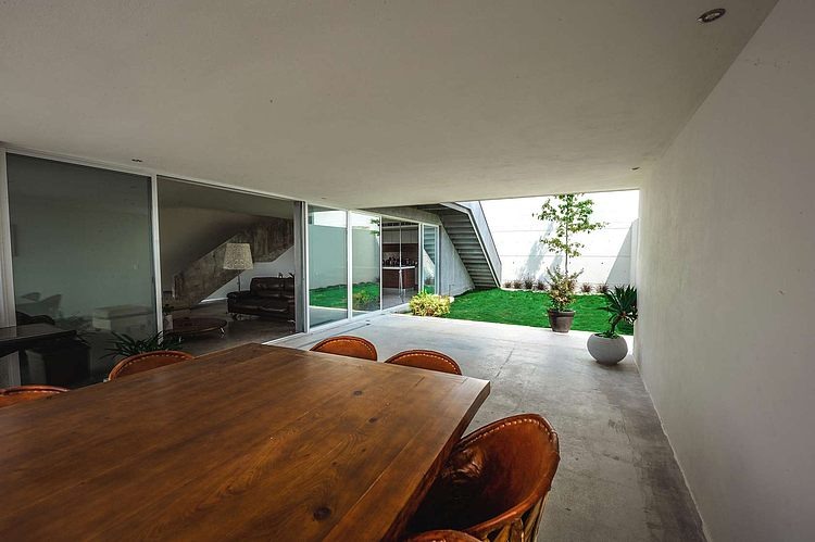 Casa IPE by P+0 Architecture