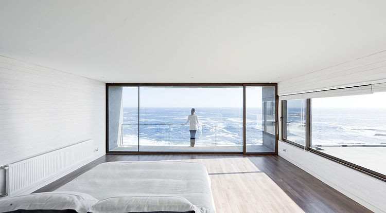 Beach House by LAND Arquitectos