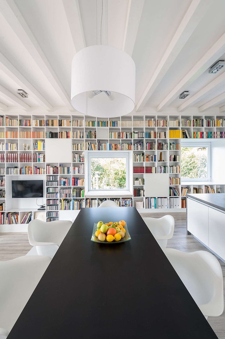 The Long Brick House by Foldes & Co. Architects