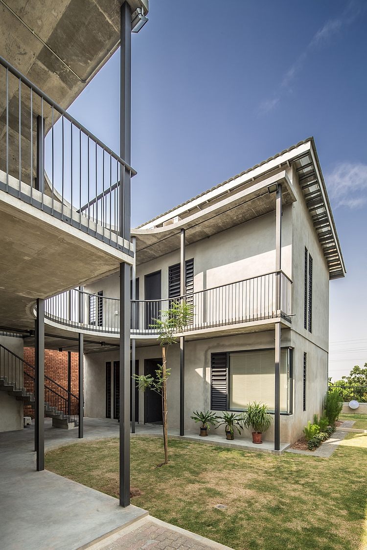 Vermani House by EJ Architects