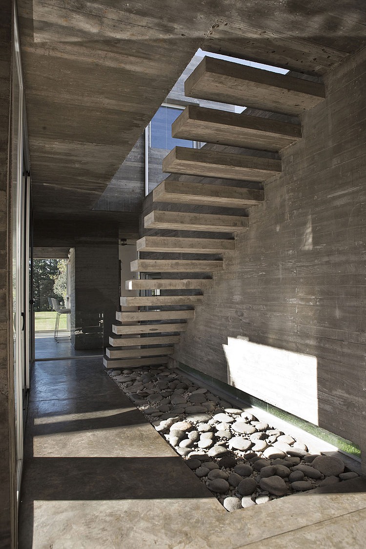 Torcuato House by BAK arquitectos