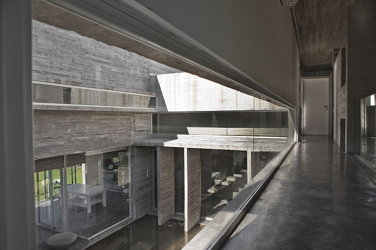 Torcuato House by BAK arquitectos
