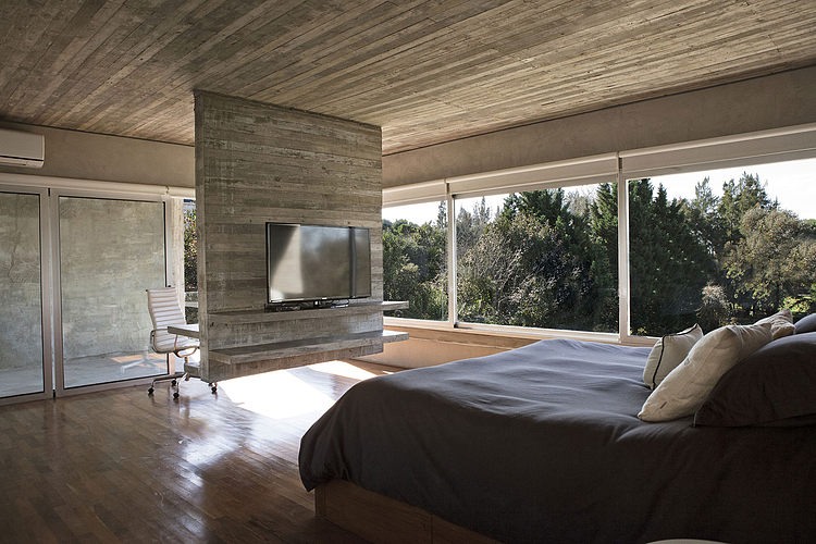 Torcuato House by BAK arquitectos