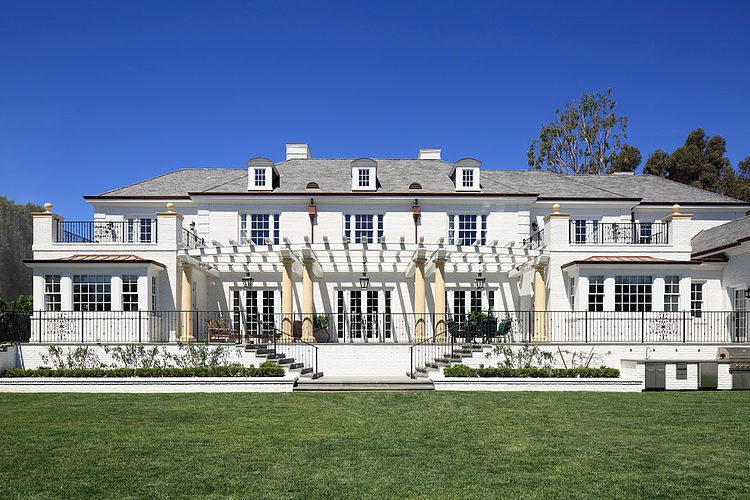 Georgian Home by Gordon Gibson Construction