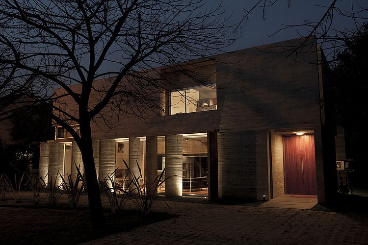 Torcuato House by BAK arquitectos