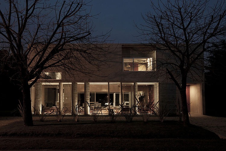 Torcuato House by BAK arquitectos