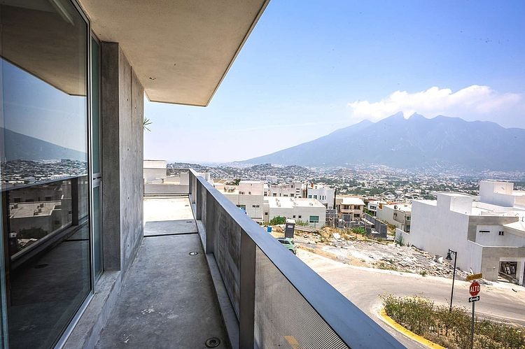 Casa IPE by P+0 Architecture