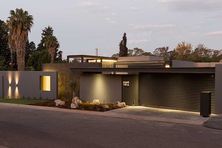House Sar by Nico van der Meulen Architects