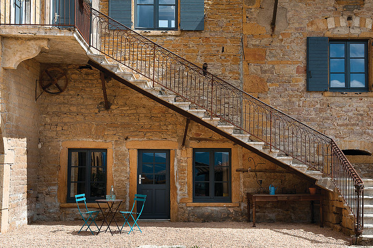 Farmhouse Renovation by Dizing
