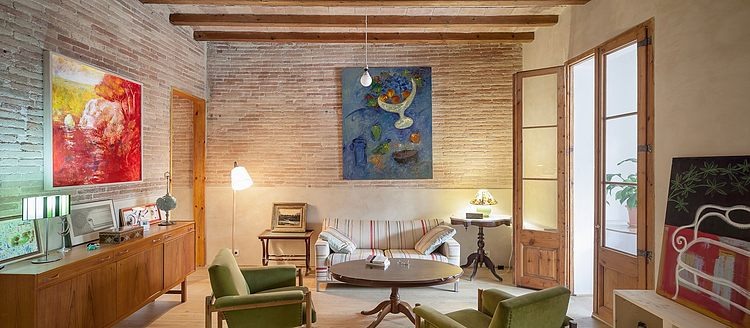 Writer's Apartment by Sergi Pons Architects