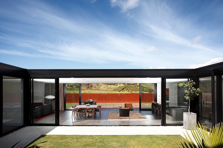 Omaha Gallery House by Ponting Fitzgerald