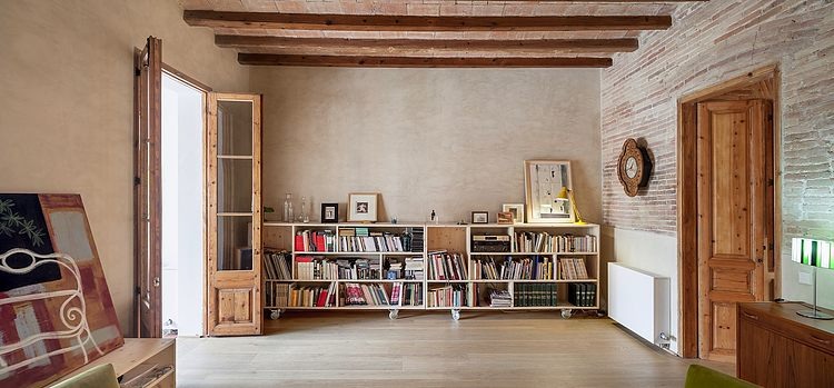 Writer's Apartment by Sergi Pons Architects