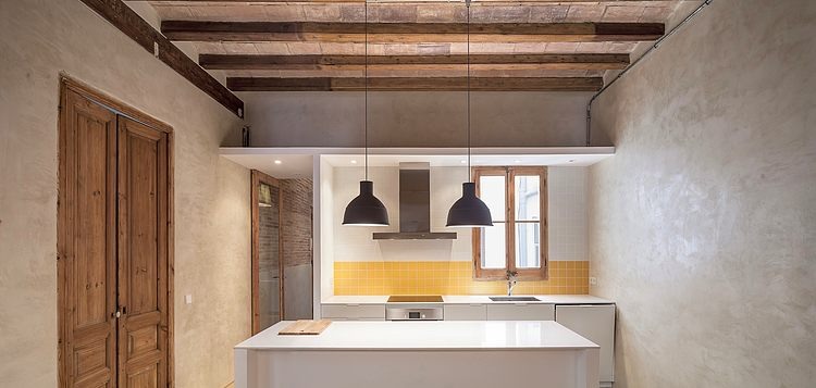 Writer's Apartment by Sergi Pons Architects