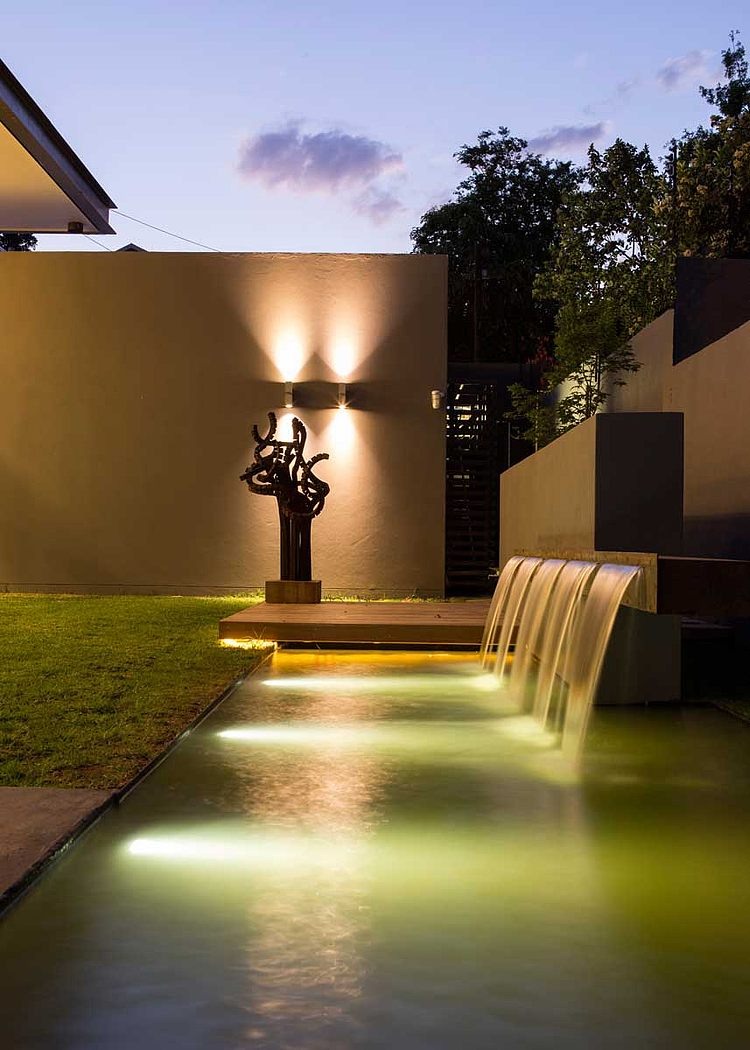 House Sar by Nico van der Meulen Architects