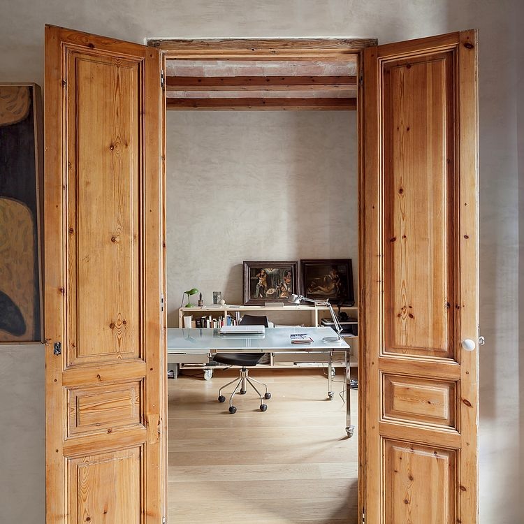 Writer's Apartment by Sergi Pons Architects