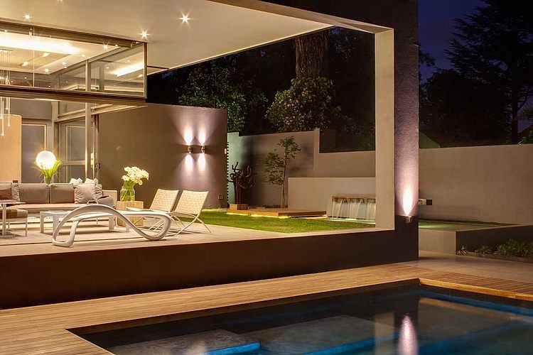 House Sar by Nico van der Meulen Architects