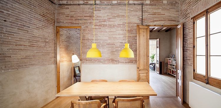 Writer's Apartment by Sergi Pons Architects