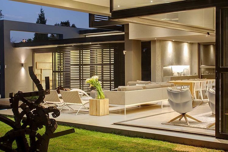 House Sar by Nico van der Meulen Architects