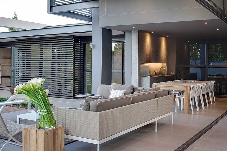 House Sar by Nico van der Meulen Architects