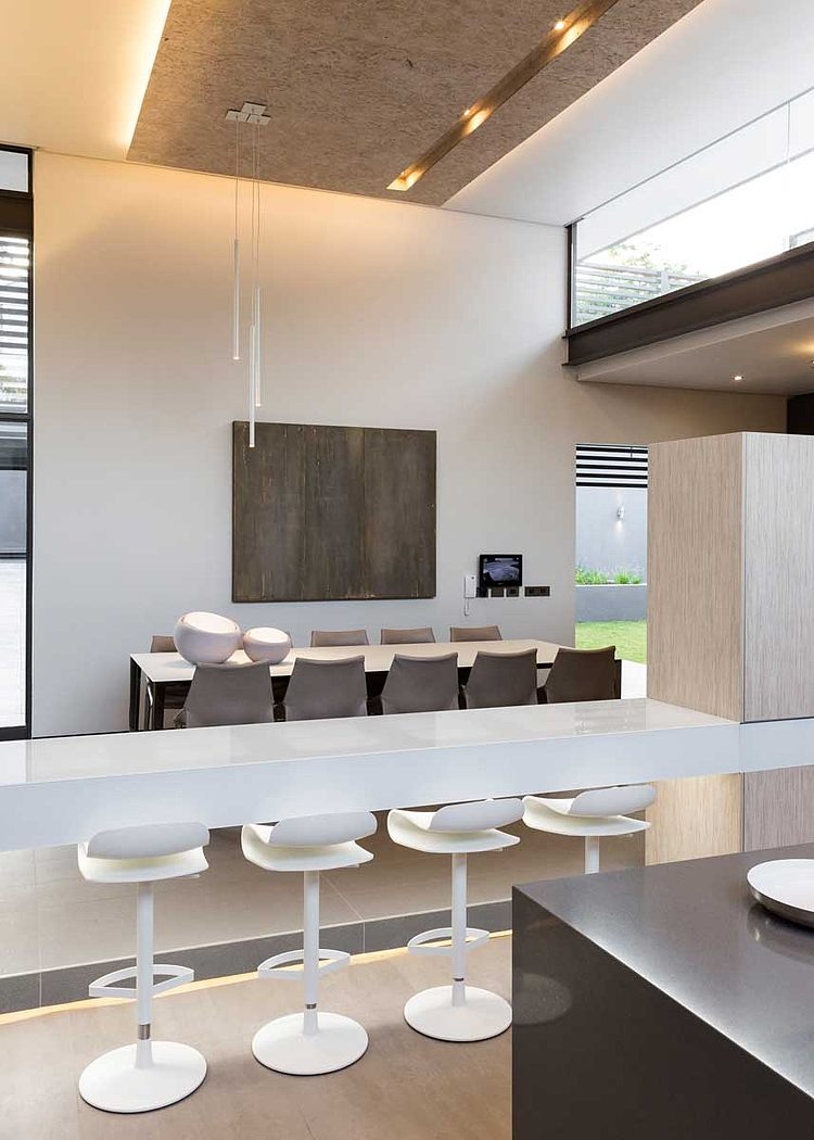 House Sar by Nico van der Meulen Architects