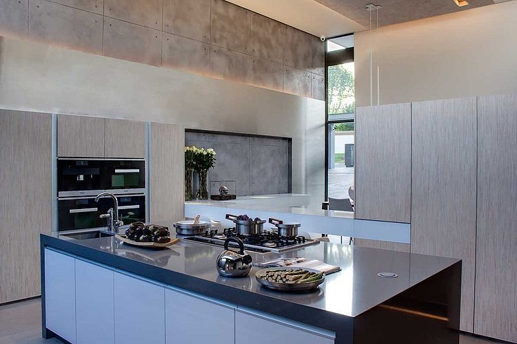 House Sar by Nico van der Meulen Architects