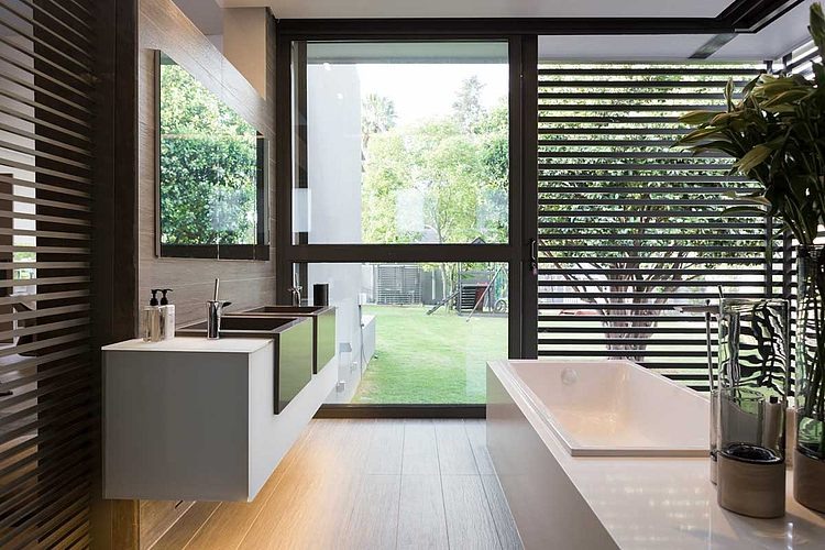 House Sar by Nico van der Meulen Architects