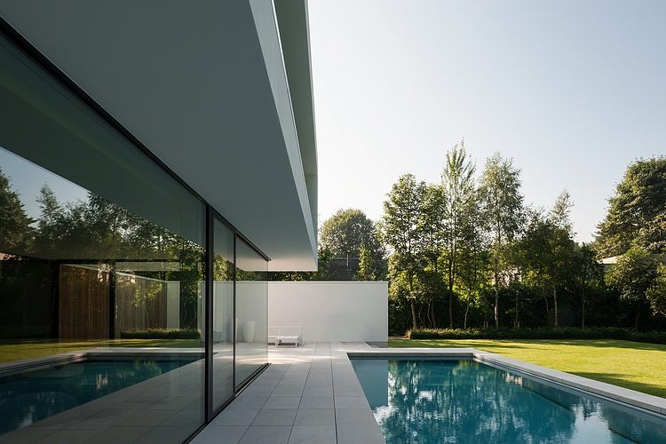 HS Residence by Cubyc Architects