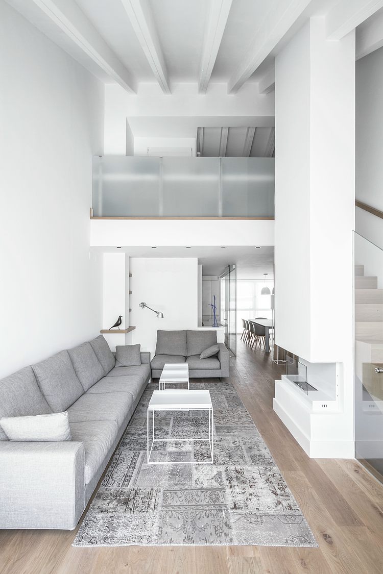 Penthouse in Valencia by Hernández Arquitectos
